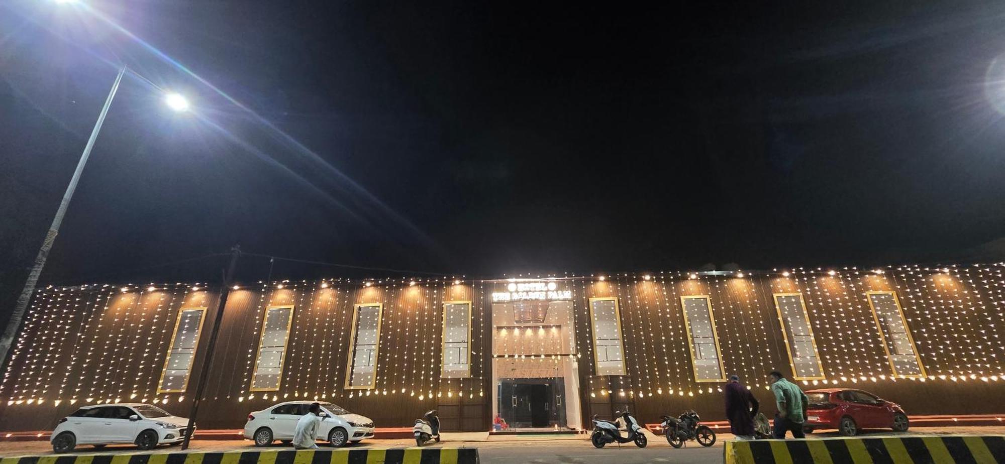 The Golden Palm Khajuraho Hotel Kültér fotó